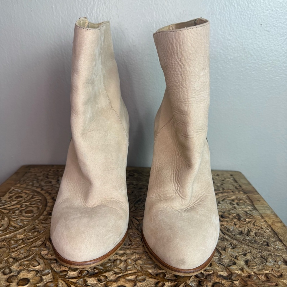 Dee Keller Women’s Crean Beige Suede Bootie Sz 37 - Picture 2 of 6